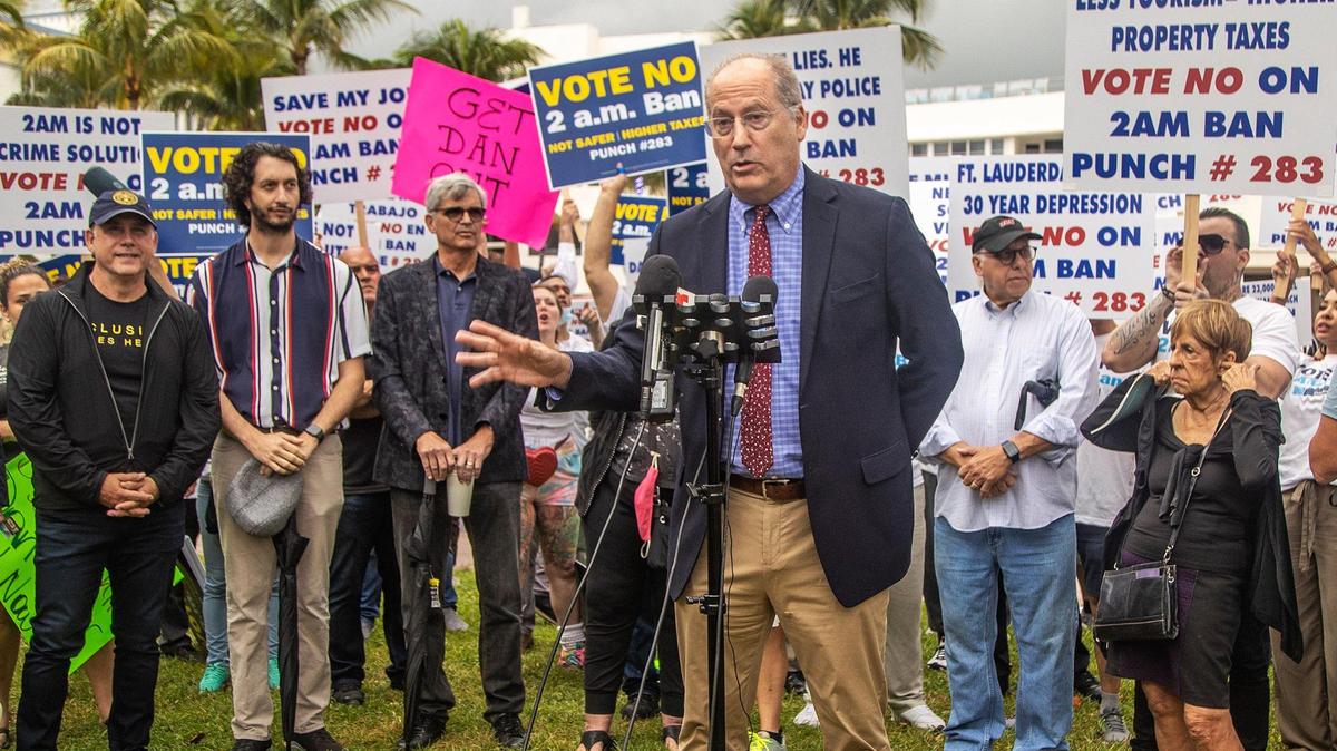 Protesters disrupt a press conference held by Miami Beach Mayor Dan Gelber at the corner of Ocean Drive and 10th Street in South Beach on Oct. 22, 2021. The protesters, who said they were hospitality workers, shouted their opposition to a proposed 2 a.m. ban on alcohol sales that Gelber had proposed.