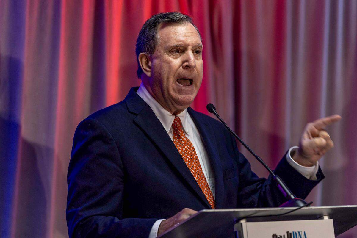 Miami Commissioner Joe Carollo speaks during a City of Miami mayoral debate hosted by the Downtown Neighbors Alliance at Hyatt Regency Miami on Tuesday, September 30, 2025, in Miami, Fla. Other candidates in attendance included Miami-Dade Commissioner Eileen Higgins, former Commissioners Ken Russell and Alex Díaz de la Portilla, former Mayor Xavier Suarez and former City Manager Emilio T. Gonzalez.