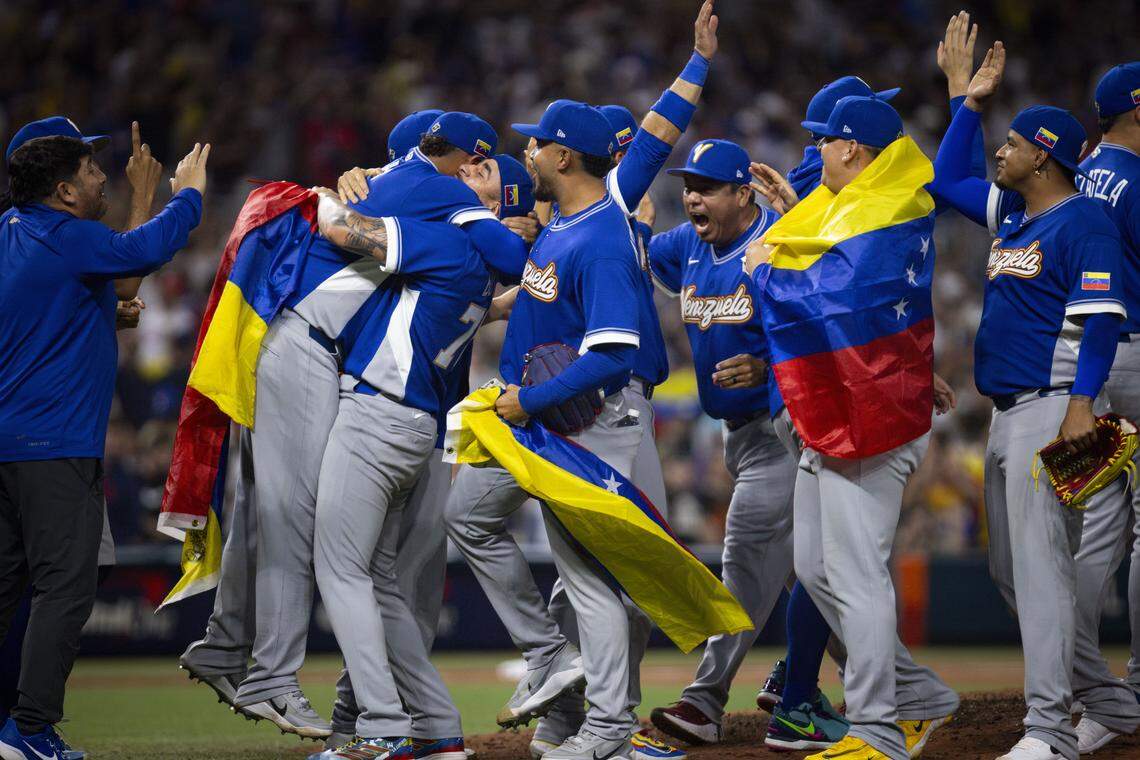 Venezuela reacts to winning the World Baseball Classic semifinal against Italy 4-2, advancing to the finals, on Monday, March 16, 2026, at loanDepot Park in Miami, Fla.