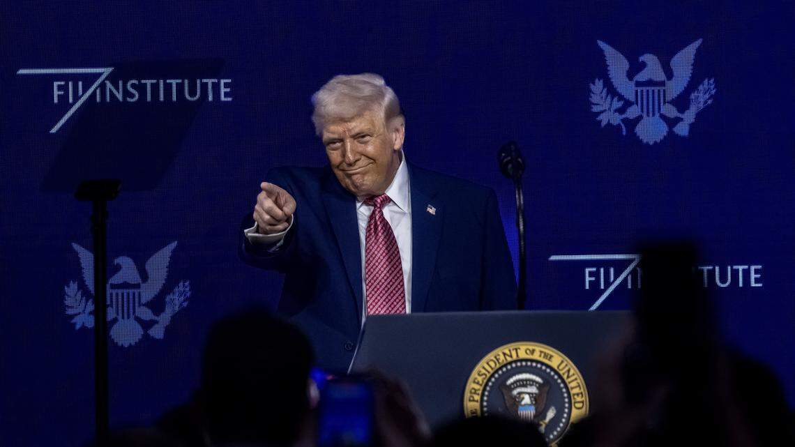 In Miami Beach, Trump defends Iran War dragging into a fifth week