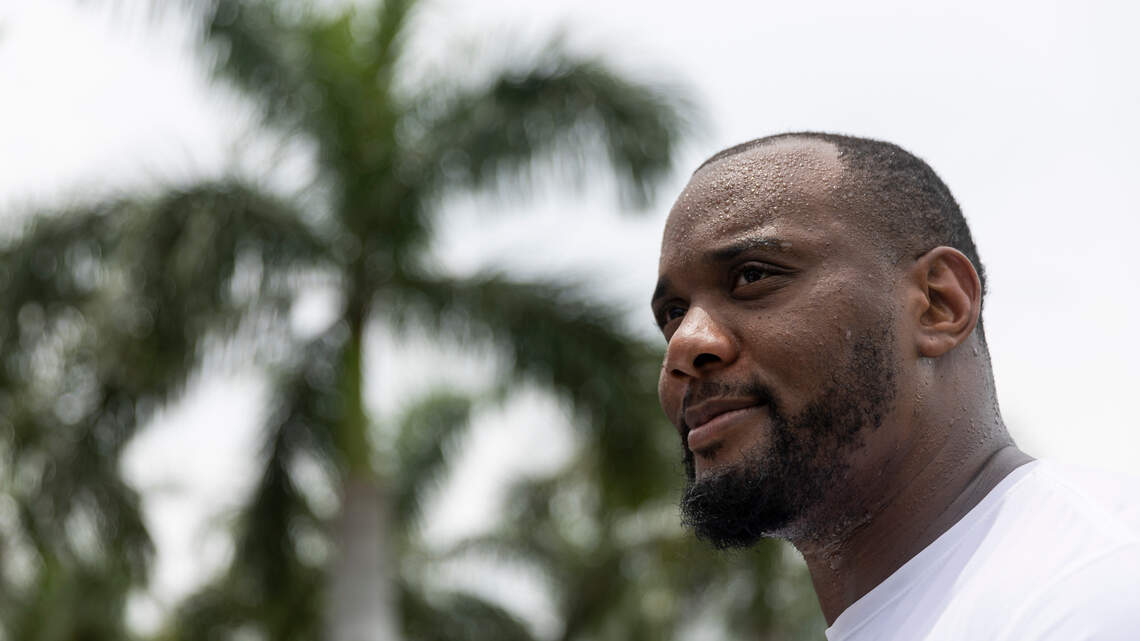 Dolphins lose second defensive tackle as Raekwon Davis agrees to deal with Colts