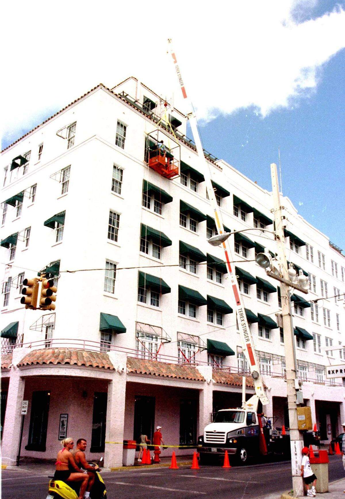 In 1999, the Holiday Inn La Concha, one of Key West’s tallest buildings and a historic hotel dating back to the 1930s, gets new awnings along its Duval Street facade.