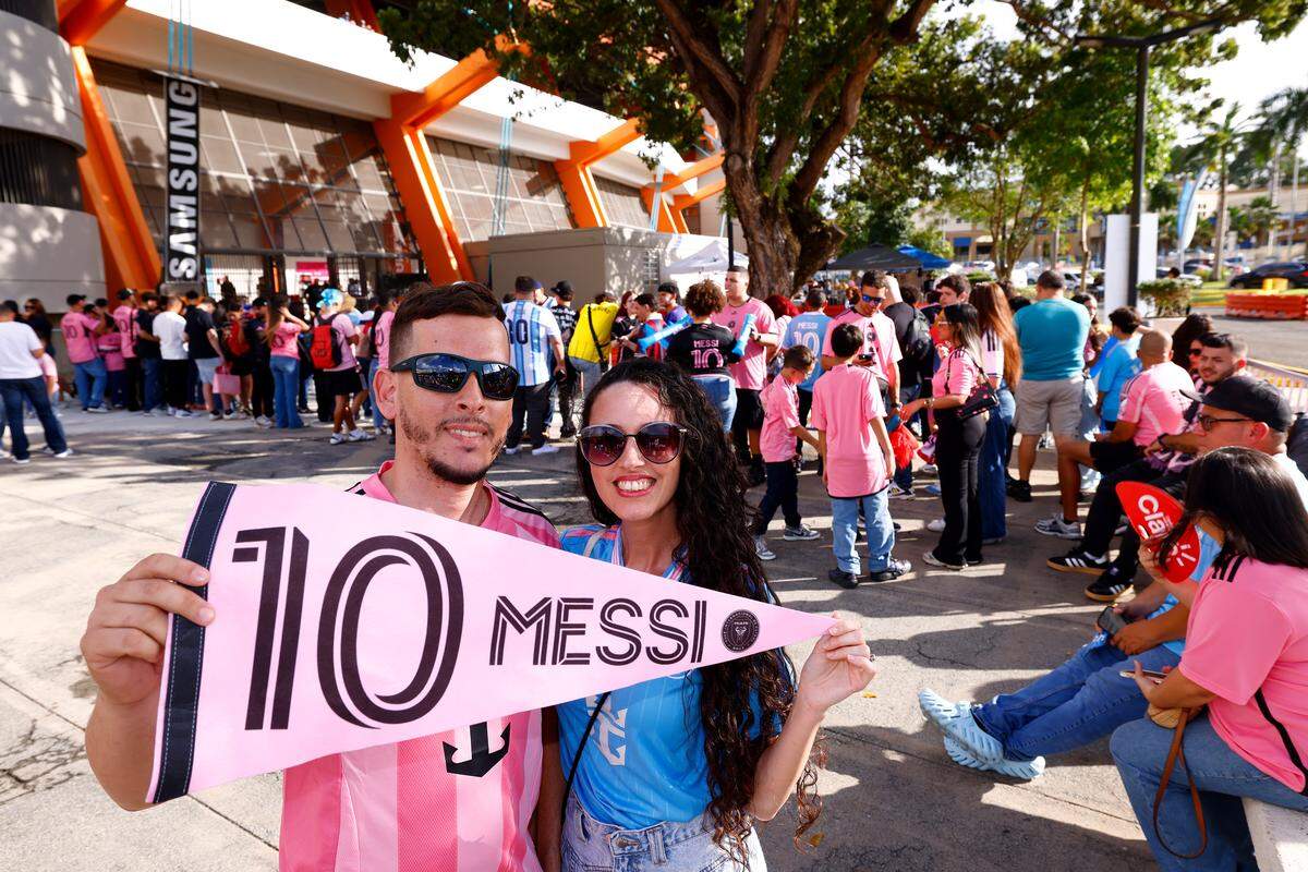 BAYAMON, PUERTO RICO - FEBRUARY 26: Fans of Inter Miami pose with a Lionel Messi's pennant outside the Estadio Juan Ramón Loubriel prior a friendly game between Independiente del Valle and Inter Miami on February 26, 2026 in Bayamon, Puerto Rico. (Photo by Leopoldo Smith/Getty Images)