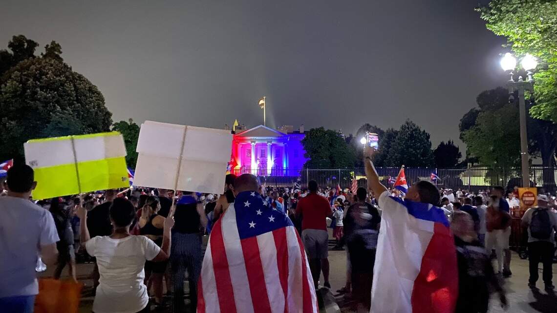 Manifestantes cubanos en Washington quieren que el presidente Biden haga más para presionar al régimen
