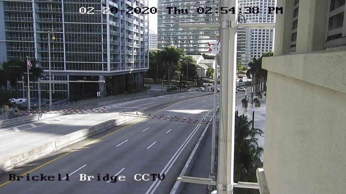 The Brickell Avenue Bridge is closed and blocked off by police as it is has encountered a mechanical problem. Drivers are being told to use the South Miami Avenue Bridge or Southwest Second Avenue Bridge
