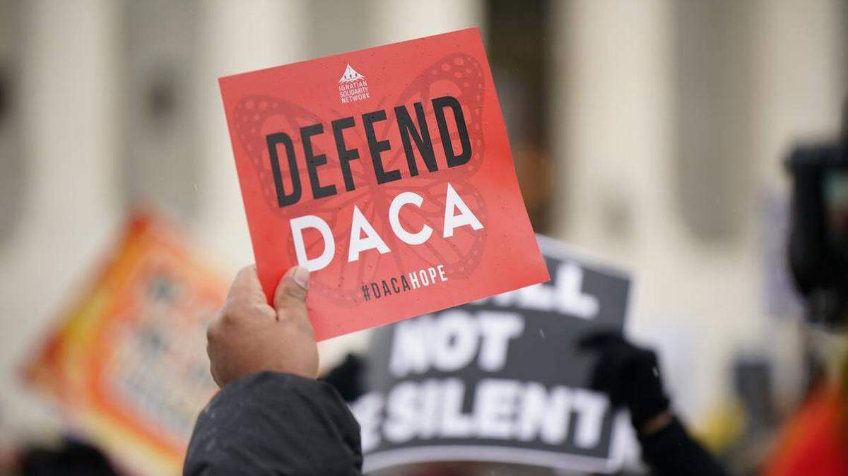 Setenta y cinco directores ejecutivos de Florida, escribieron recientemente a los Congresistas de la Florida para pedirles que apoyen activamente un camino hacia la permanencia para los Soñadores (DREAMers/DACA), titulares de TPS, trabajadores agrícolas y trabajadores esenciales. 