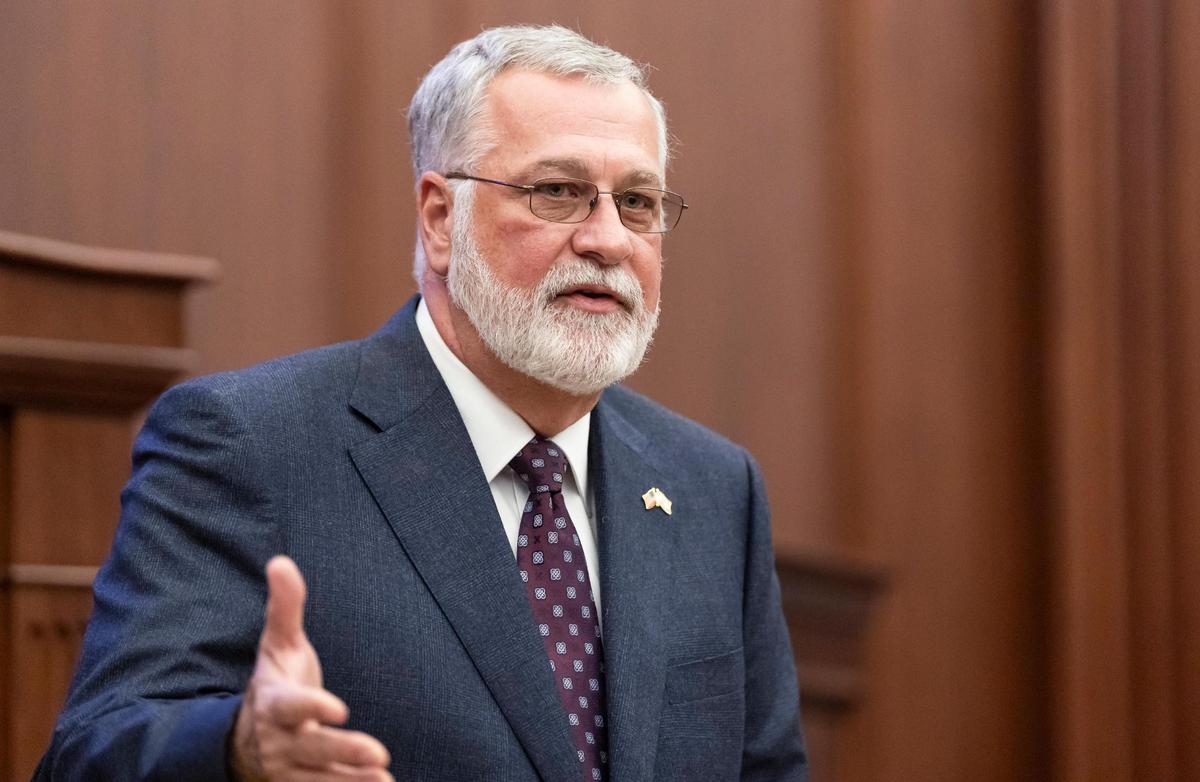 El presidente del Senado de Florida, Ben Albritton, republicano de Wauchula, habla con los medios durante el primer día de la sesión legislativa en el Capitolio de Florida el martes 4 de marzo de 2025 en Tallahassee.