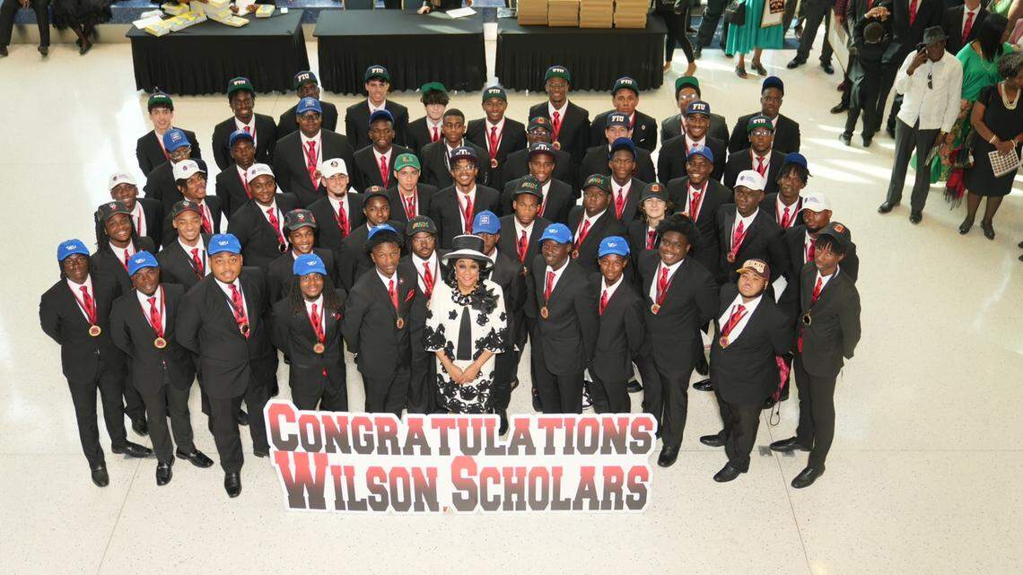 As they complete the 5,000 Role Models of Excellence Project, nearly 50 high school graduates from public schools in Miami-Dade and Duval counties pledged on June 11, 2023 at the Biscayne Bay Campus of Florida International University that they will go to college.