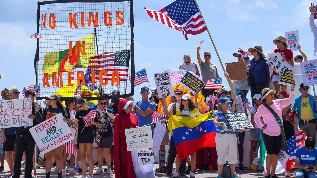 Peaceful protesters line A1A chants of discontent during the national “No Kings Days” in Fort Lauderdale. At its peak between 400-500 protestors gathered at Fort Lauderdale’s No Kings Protest on the A1A and Sunrise Boulevard Saturday. The rally was just one of hundreds being held across the country on the birthday of President Trump, Saturday, June 14, 2025.
