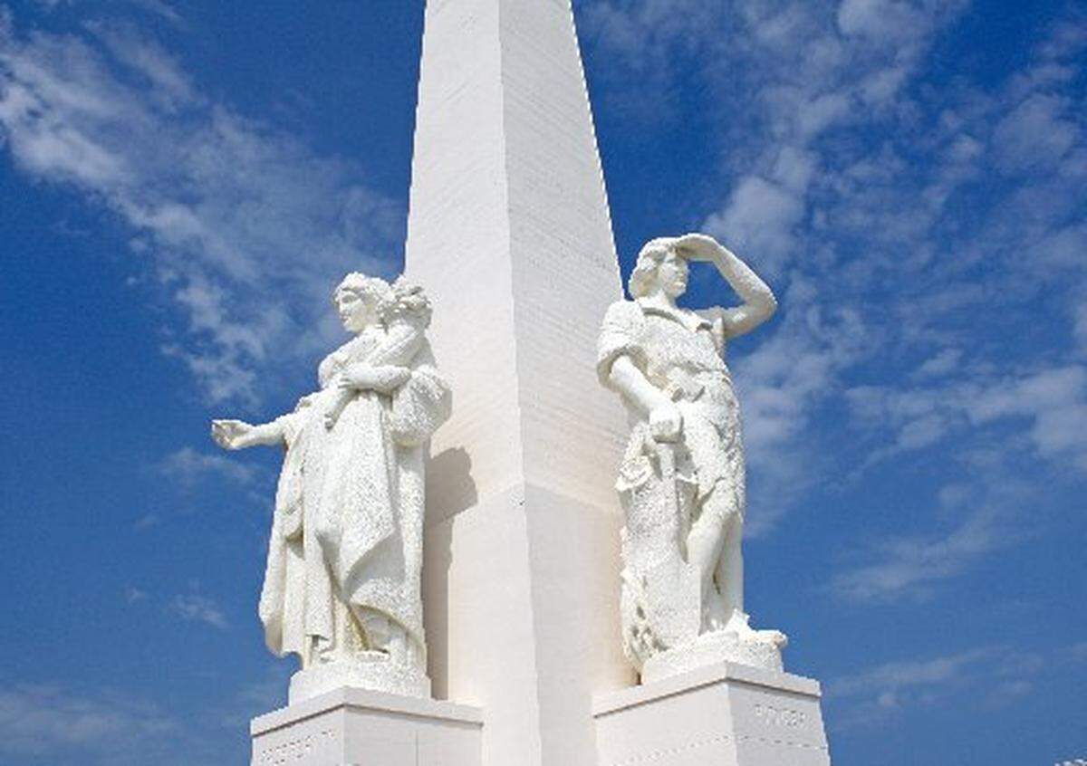The monument on Monument Island.