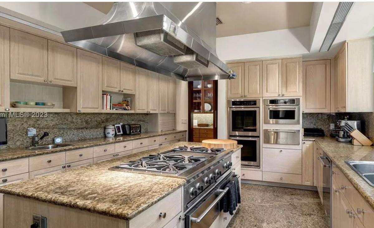 Rapper Rick Ross is under contract to purchase a $37.5 million mansion on the exclusive guard-gated Star Island&nbsp;in Miami Beach. Here is the indoor kitchen.