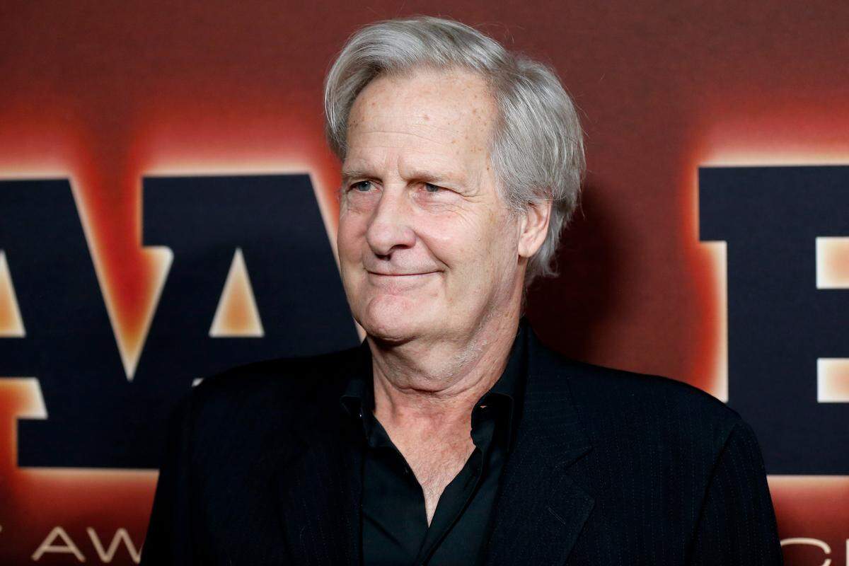 jeff daniels footwear news achievement awards
