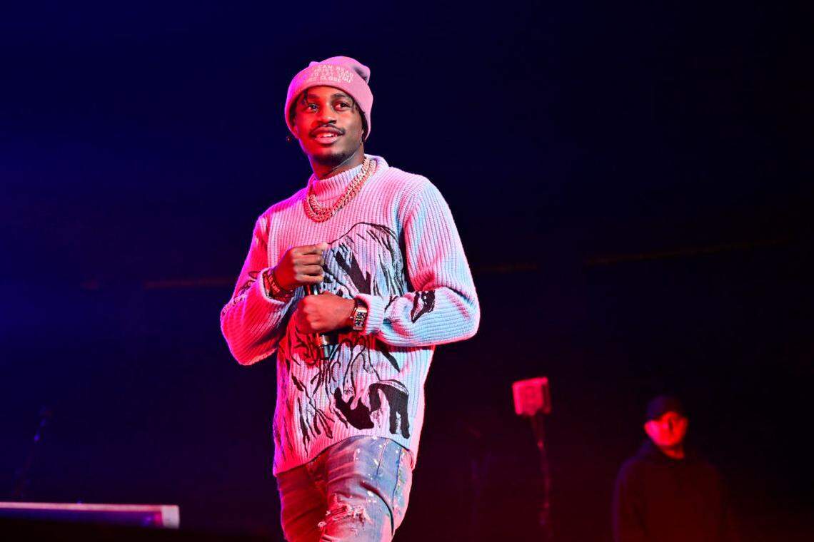  Lil Tjay performs onstage during Powerhouse NYC on October 29, 2022 in Newark, New Jersey. (Photo by Roy Rochlin/Getty Images for iHeartRadio)