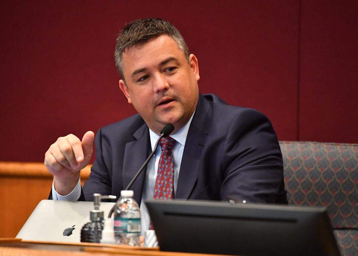 El presidente del Partido Republicano de la Florida, Christian Ziegler, fue acusado de agredir sexualmente a una mujer en Sarasota. Su abogado dice que es inocente.