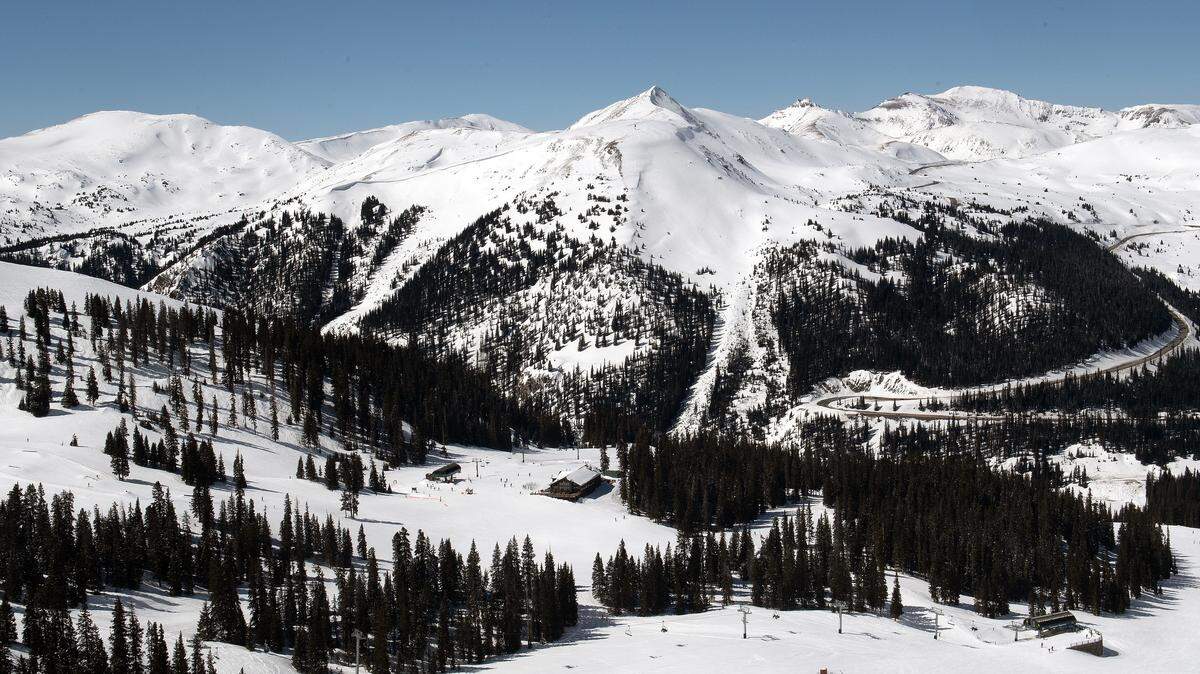 TOPSHOT - Snow covered peaks