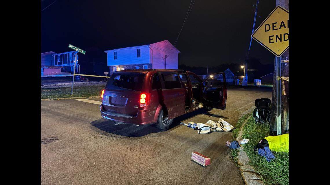 The couple got into a fight and the boyfriend opened fire inside of the minivan, Tennessee police say.