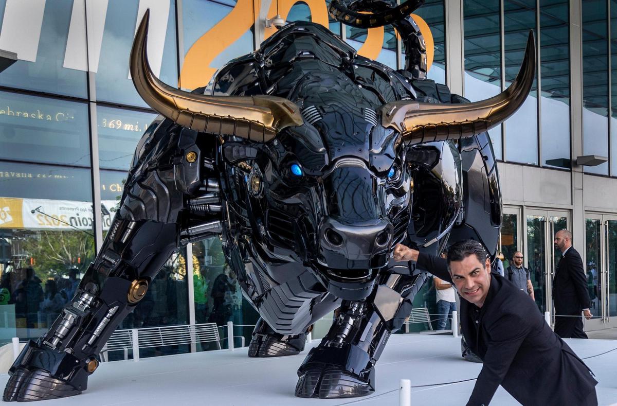 Miami City Mayor Francis Suarez poses for photos with the just unveiled Miami Bull statue at the Miami Beach Convention Center on April 6, 2022.