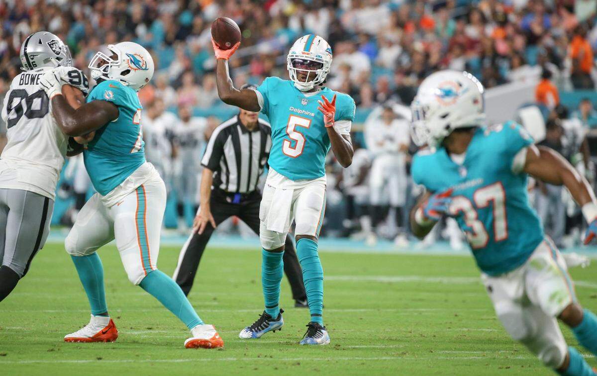 Miami Dolphins quarterback Teddy Bridgewater (5) sets up to pass to running back Myles Gaskin (37) in the second quarter during game against the Las Vegas Raiders at Hard Rock Stadium in Miami Gardens on Saturday, August 20, 2022.