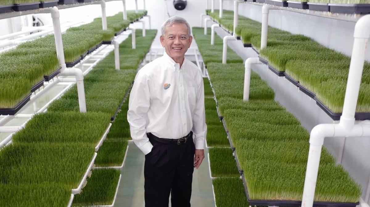 Manny Wong is president, CEO and owner of Fullei Fresh, a family-owed small business that grows 18 varieties of sprouts and shoots (bean and soy sprouts, alfalfa, etc.). The company sells these products through distributors and wholesalers, who in turn sell to markets and other retail outlets.