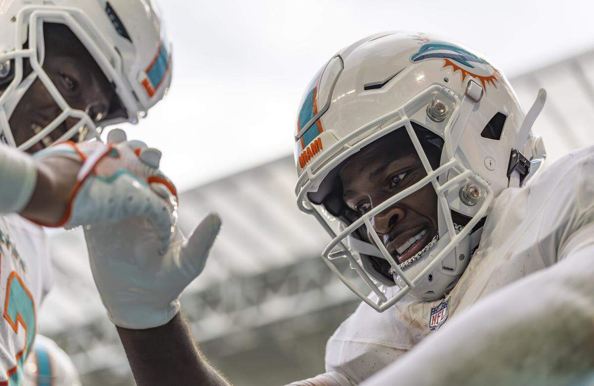 Miami Dolphins running back De'Von Achane (28) celebrates after scoring a touchdown against the Buffalo Bills in the second half of their NFL game at Hard Rock Stadium on Sunday, Nov. 9, 2025, in Miami Gardens, Fla.