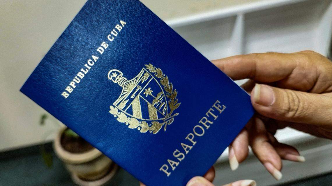Nueva ley migratoria de Cuba cambia poco para los cubanoamericanos. He aquí el porqué