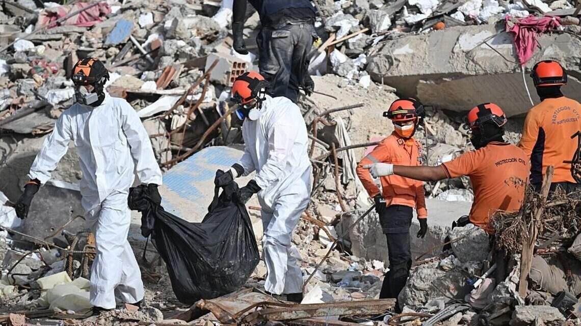 Noticias falsas de sobrevivientes golpean a familias a casi un mes de terremotos en Venezuela