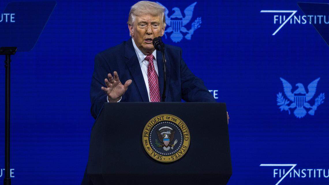 Trump amenaza con “borrar de la faz de la Tierra” a Irán si ataca buques estadounidenses