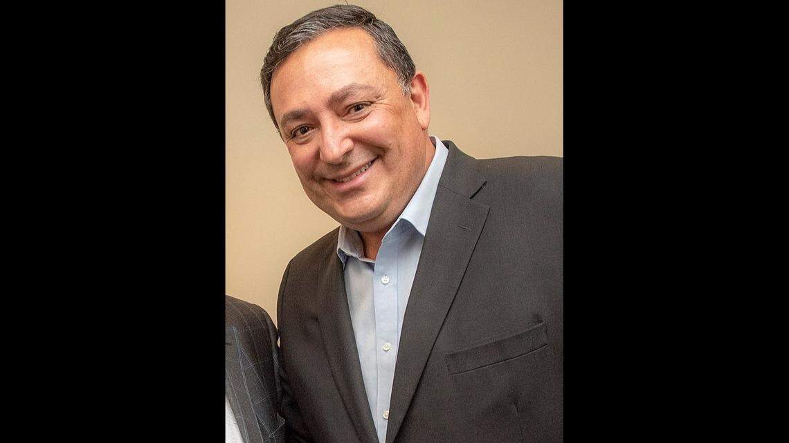 Ex-chief, current commissioner call on Miami Mayor Suarez to quit amid Herald investigation