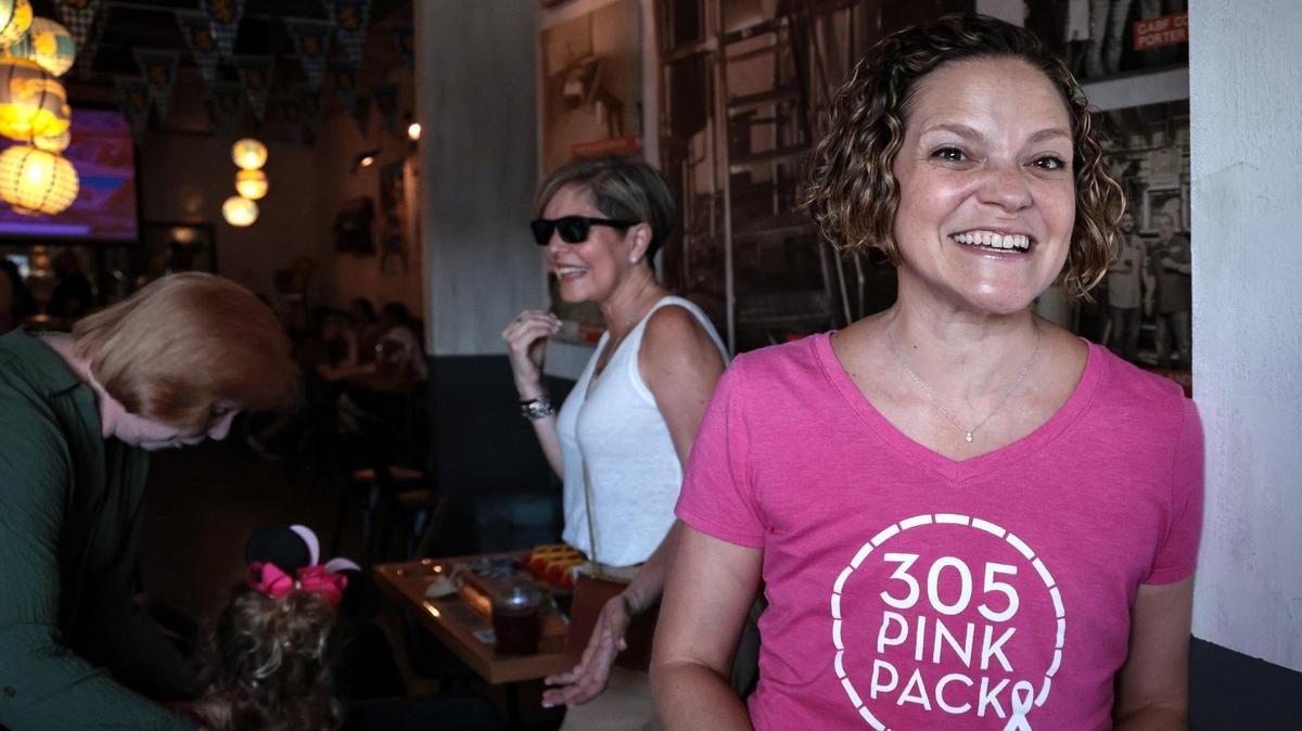 Rosemary Carrera greets supporters during her recent 305 Pink Pack fundraiser at Wynwood Brewing Company. Carrera, the nonprofit’s founder, said the fundraiser was to raise money and awareness to provide a variety of services for those battling cancer in Miami-Dade County. Wynwood Brewing Company is turning its “La Rubia” drink pink in October to help support 305 Pink Pack during Breast Cancer Awareness month.