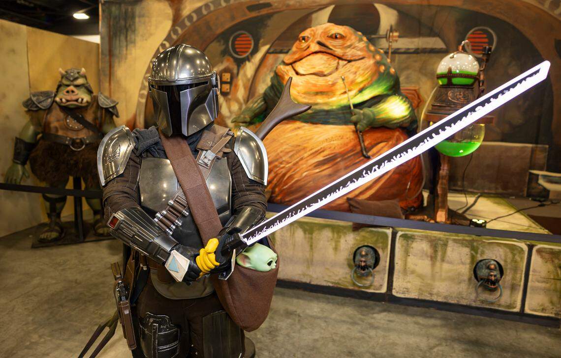 Daniel Olivera cosplays as the Mandalorian from the 'Star Wars' universe.