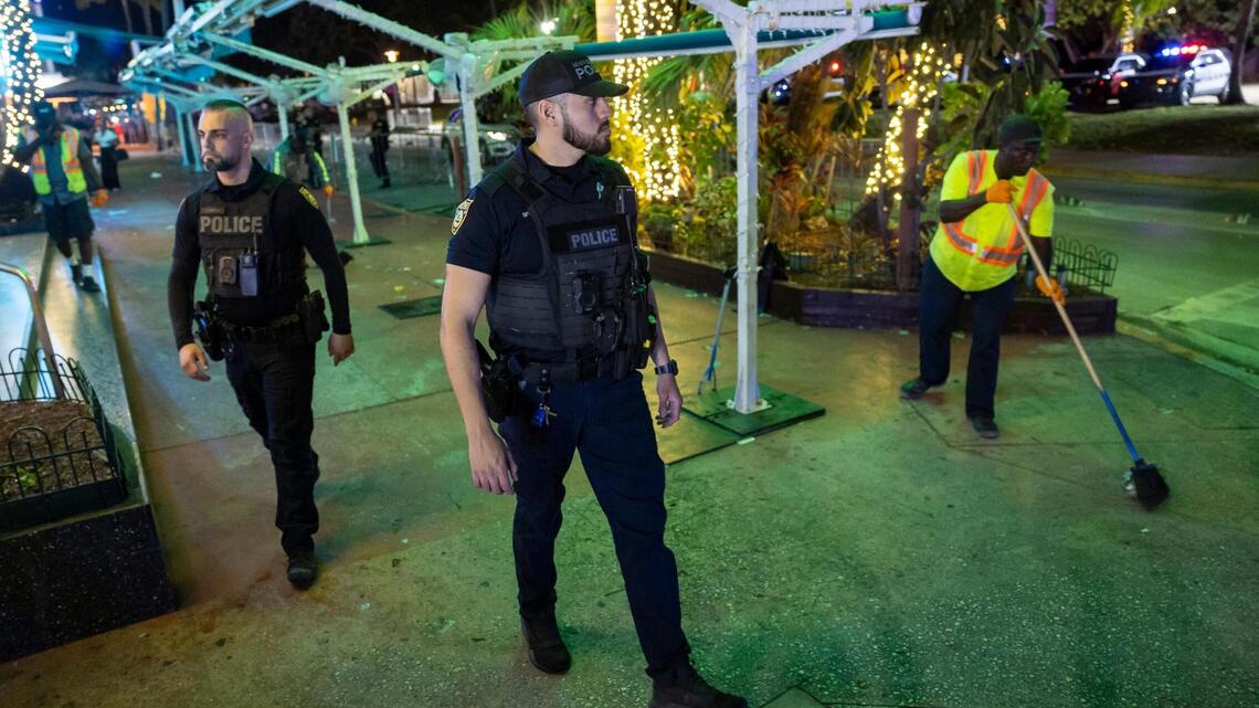 Photos: Miami Beach curfew clears out Ocean Drive during peak spring break weekend