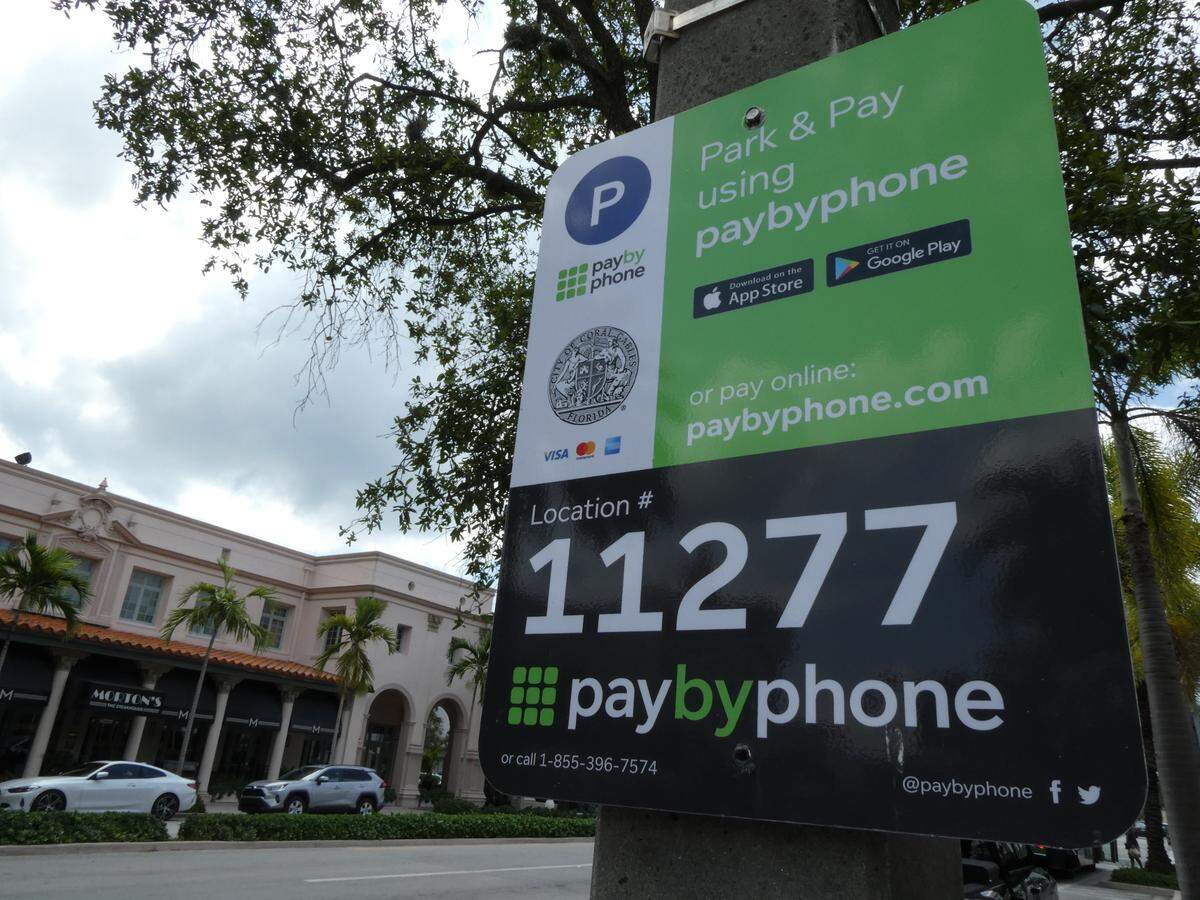 Coral Gables dijo que aproximadamente 90% de sus clientes de estacionamiento usan PayByPhone.