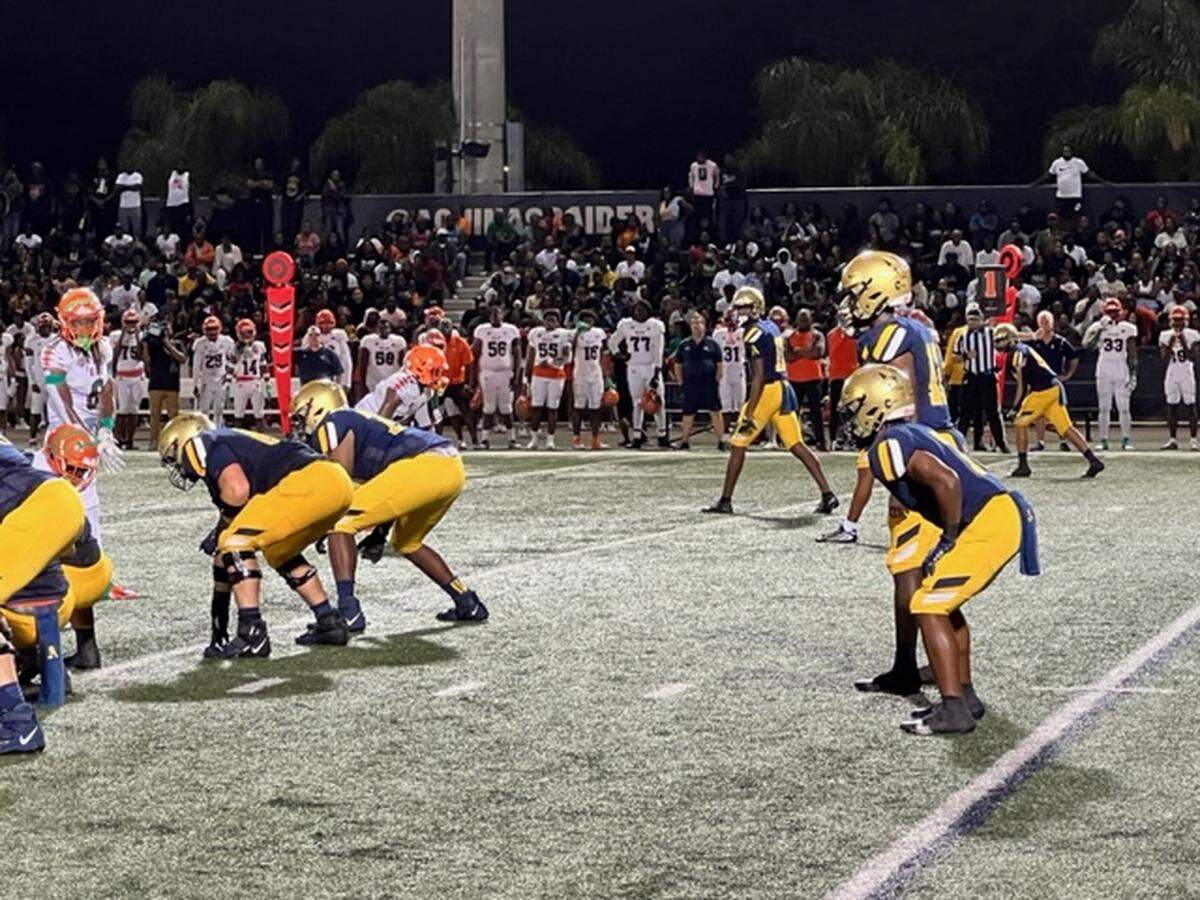 St. Thomas Aquinas running back Xavier Terrell (No. 7) would score on a 64-yard touchdown during the Raiders’ 35-7 victory in the Region 3-3M final on Friday at Aquinas.