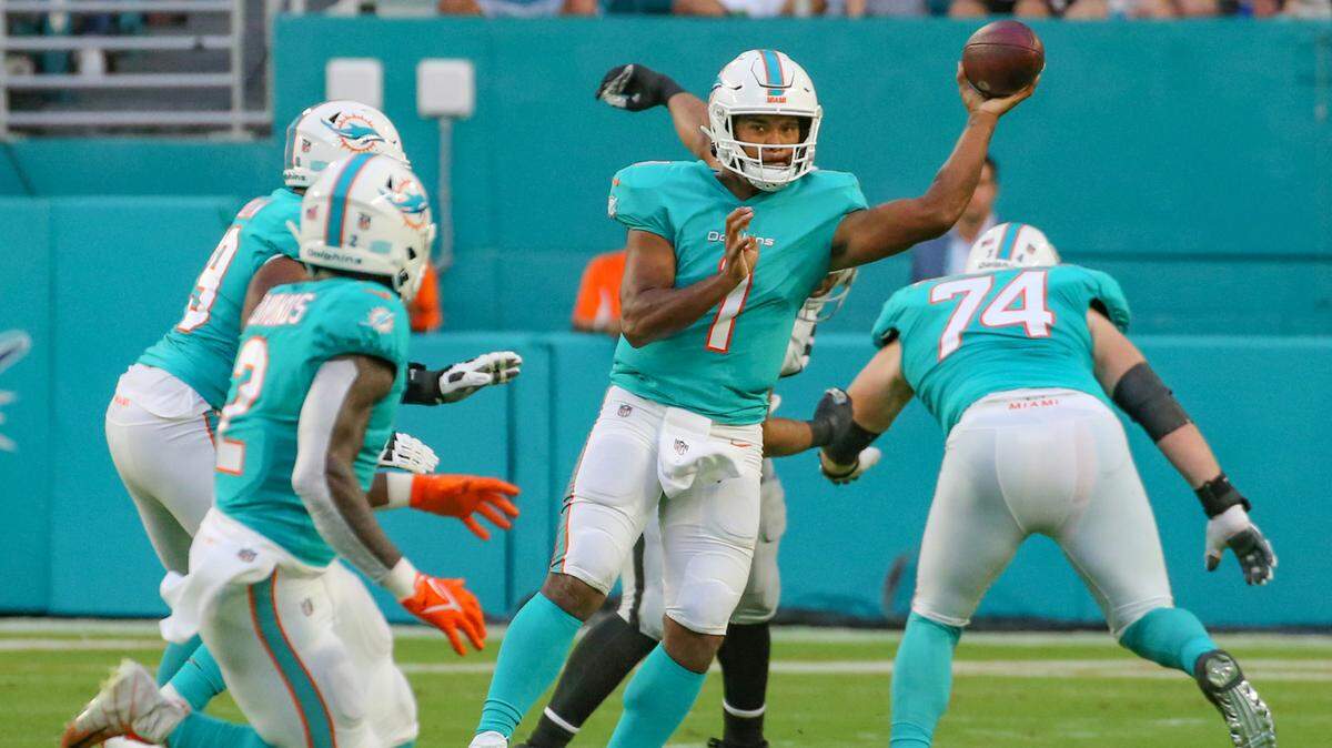 Miami Dolphins quarterback Tua Tagovailoa (1) throws a complete pass to running back Chase Edmonds (2) in the first quarter during game against the Las Vegas Raiders at Hard Rock Stadium in Miami Gardens on Saturday, August 20, 2022.