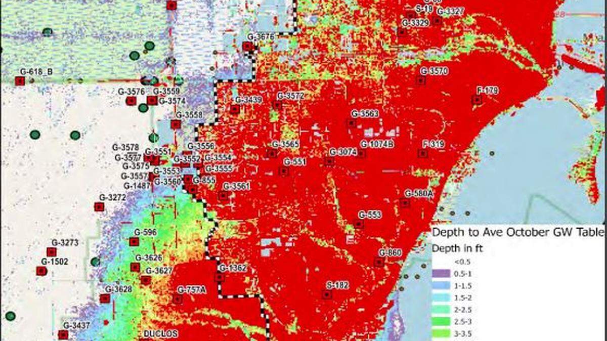 Mapa de Miami-Dade muestra hasta dónde habría que cavar para alcanzar el nivel medio de las aguas subterráneas en octubre, cuando suelen ser más altas. En la mayor parte del condado, es de alrededor de cinco pies, pero en la costa, a lo largo de los ríos y en las zonas occidentales, el nivel desciende a tres pies o menos. Los científicos dicen que Miami-Dade probablemente experimentará alrededor de dos pies de aumento en el nivel del mar para el año 2060, y la investigación muestra que el agua subterránea en Miami-Dade se eleva con el nivel del mar.