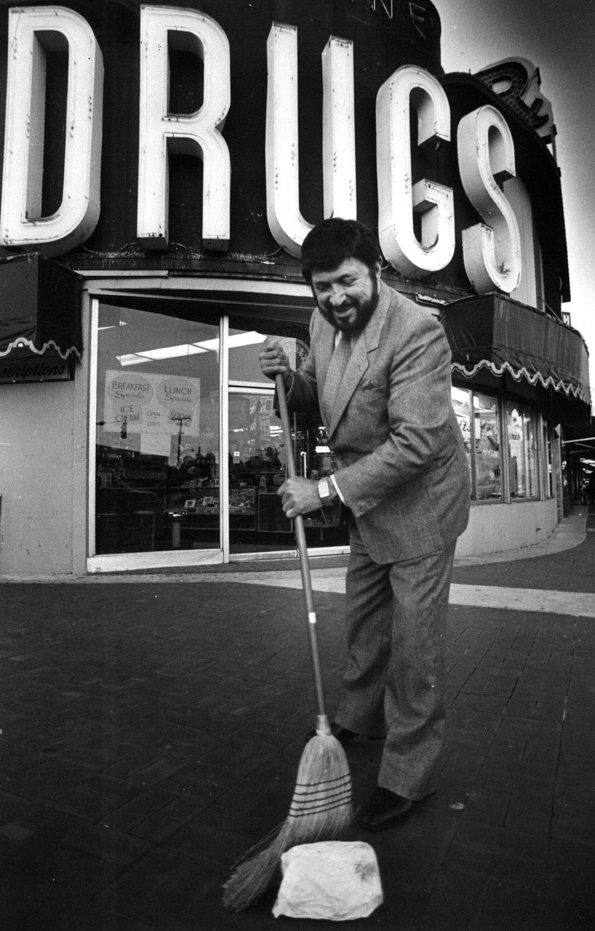 In 1985, Ben Grenald outside his Moderne drugstore on 41st and Prairie Avenue in Miami Beach.