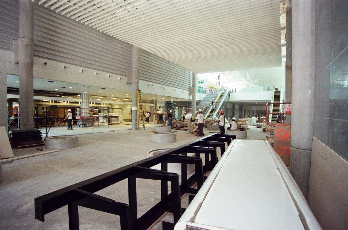 New terminal opening at Fort Lauderdale International Airport in 2001.