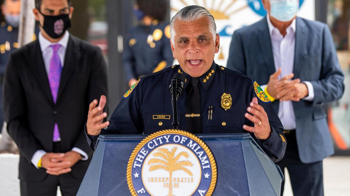 El ex jefe de Policía de Miami Jorge Colina dijo que equipar a los supervisores con cámaras corporales ayudaría a la Policía y al público. Daniel A. Varela dvarela@miamiherald.com