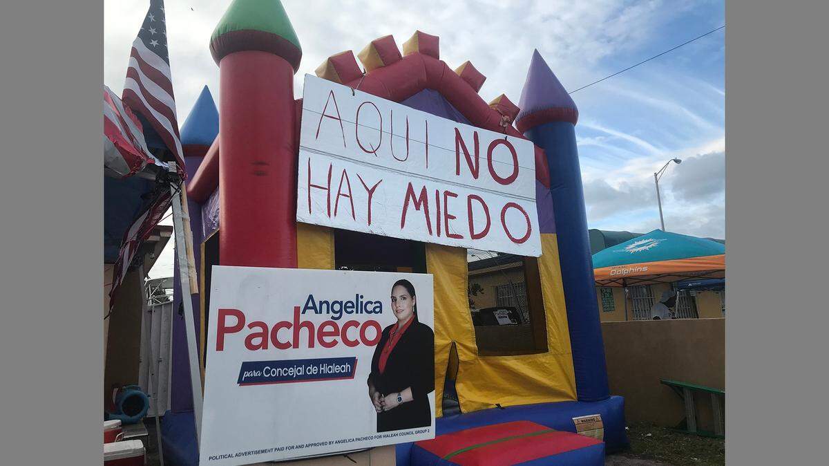 A sign in Spanish reads, “Here there’s no fear” outside the home of Andres Diaz Banos, who was throwing an election party for Hialeah City Council candidate Angelica Pacheco Saturday. Diaz Banos was arrested and charged with battery on an officer, resisting an officer without violence and disorderly conduct.