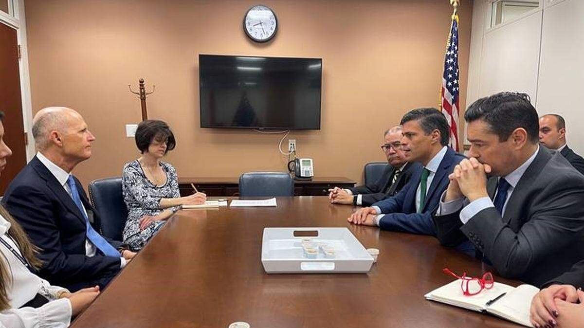 Venezuelan opposition leaders met with U.S. Sen. Rick Scott of Florida on Wednesday to discuss the Venezuelan crisis.