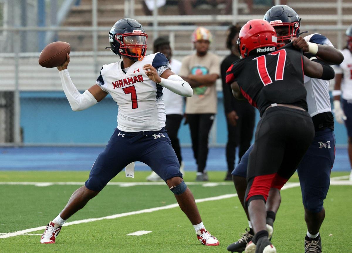 Miramar High School quarterback Jayvin Smart sets up to pass during the game against Edison High in the second quarter at Traz Powell Stadium in Miami, Florida on Friday, August 16, 2024.