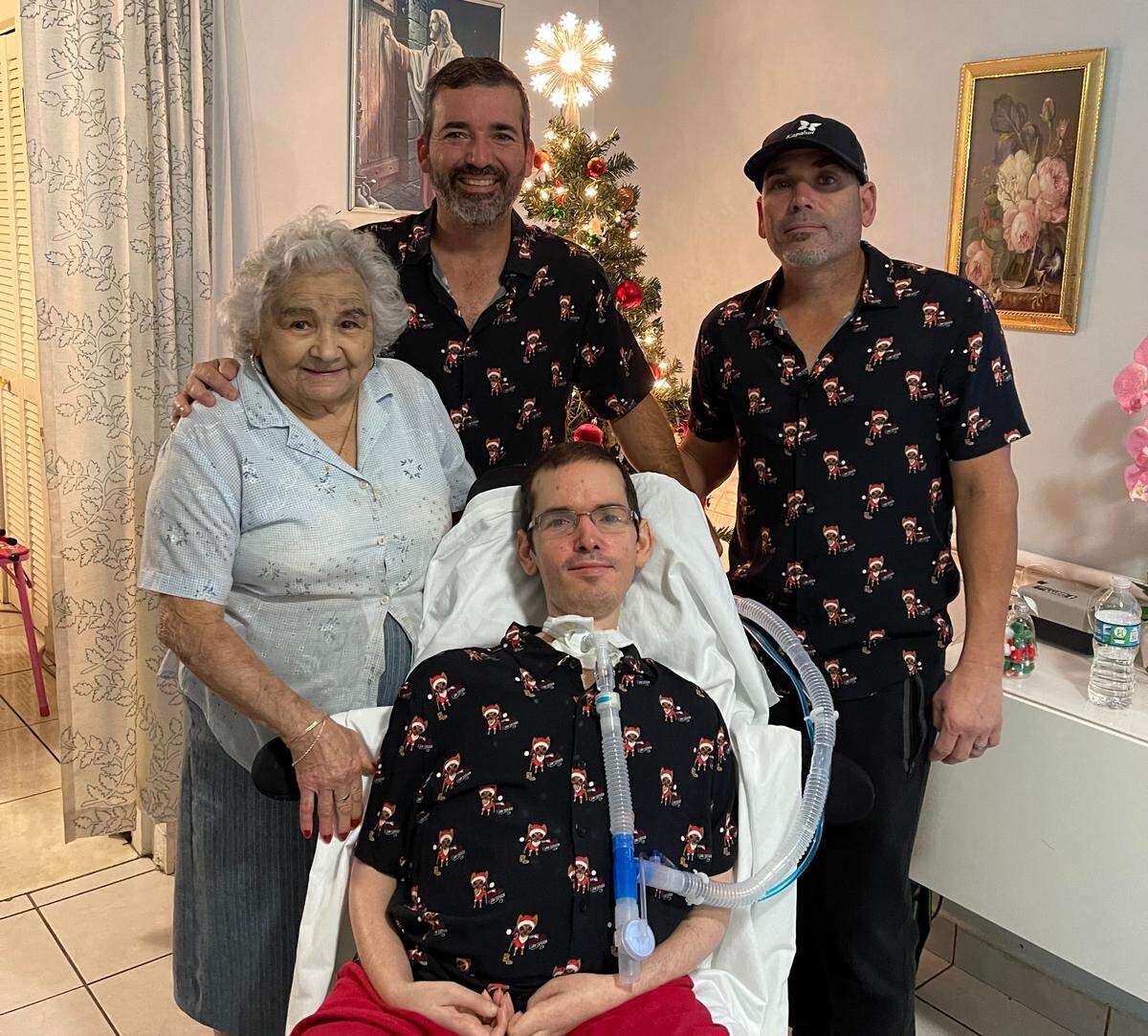 David Leal (center), his older brothers Eloy (top center) and Nelson (right), and their 95-year-old grandmother, Zoraida Rodríguez (left).