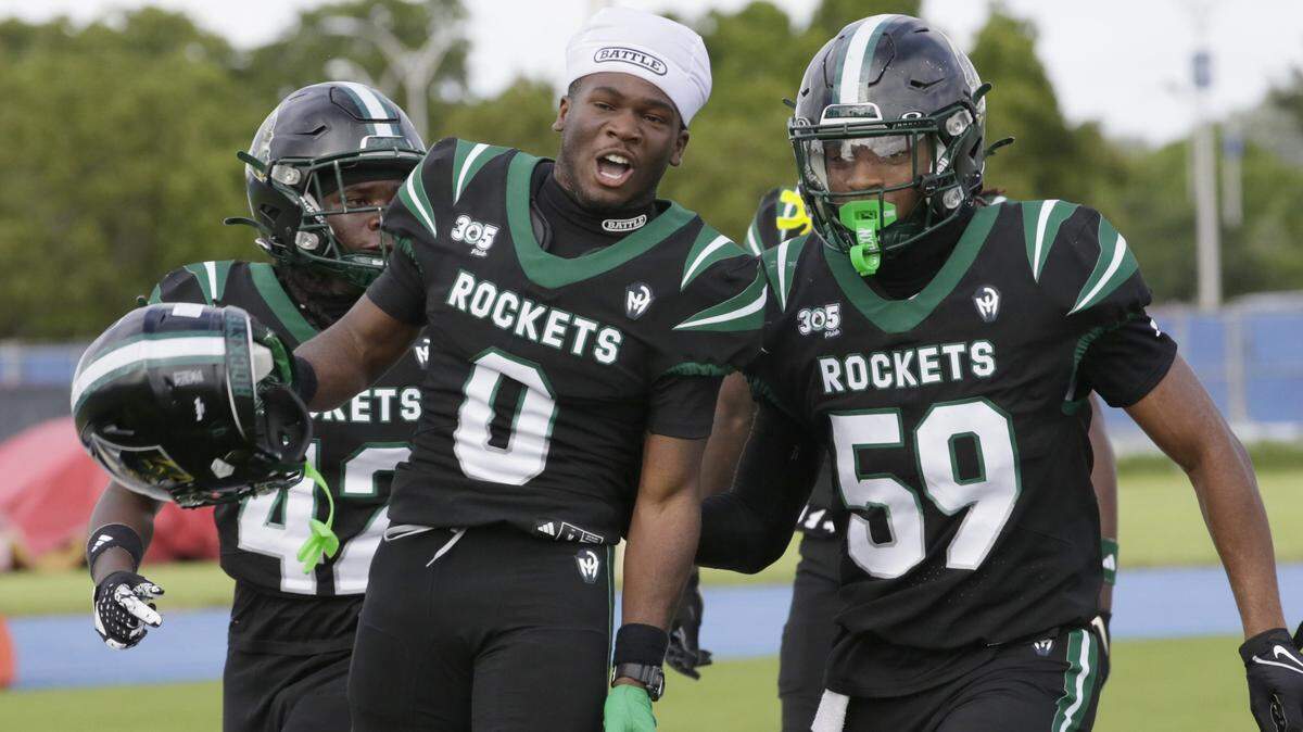 Miami Central Rockets running back Jayden Ford (0) celebrates a touchdown against Northwestern Bulls in the first minute of the football game on Saturday, October 4, 2025 at Traz Powell Stadium in Miami. Andrew Uloza / for Miami Herald