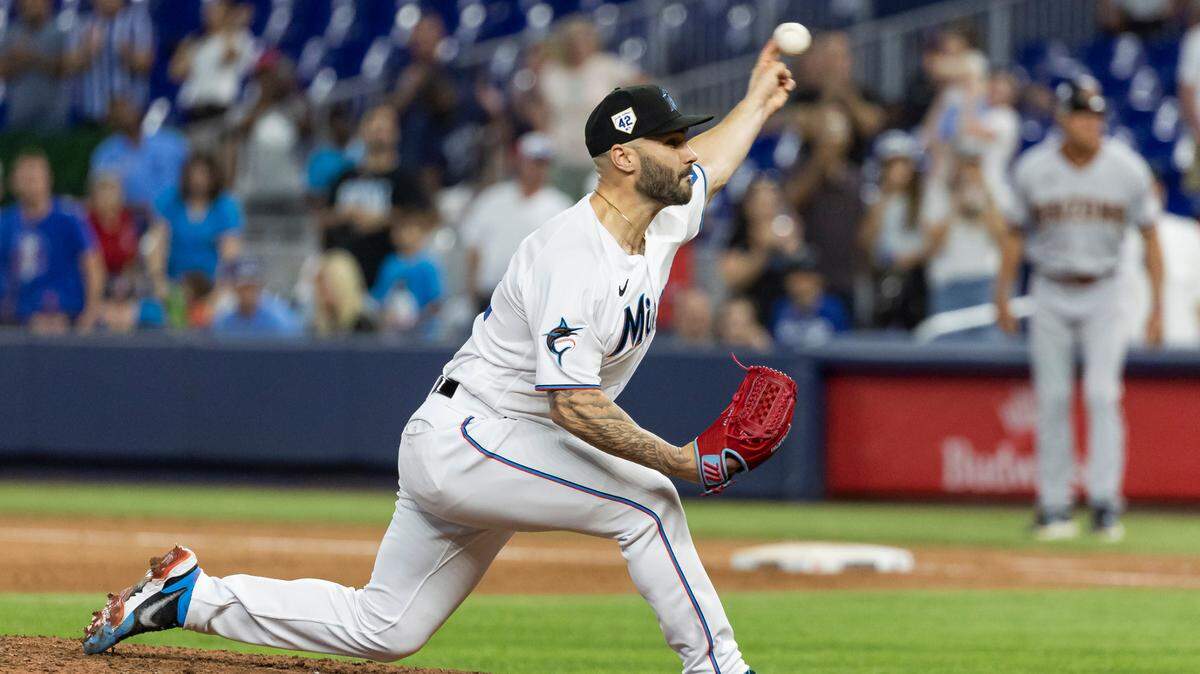 Miami Marlins pitcher Tanner Scott (42) pitches against the Arizona Diamondbacks in the ninth inning of an MLB game at loanDepot park on Saturday, April 15, 2023, in Miami, Fla.