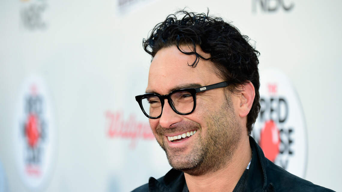 Johnny Galecki’s maximalist living room is a masterclass in layering bold colors, art and patterns