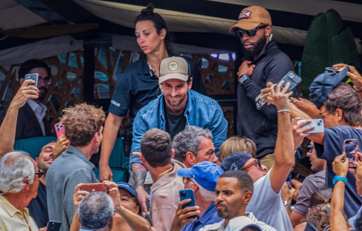 Fans greeted Inter Miami’s Lionel Messi as he attended the Novak Djokovic (4), of Serbia vs Grigor Dimitrov (14), of Bulgary match during the men’s single semi-finals at the Miami 2025 Open tennis tournament, at the Hard Rock Stadium on Friday, March 28, 2025.