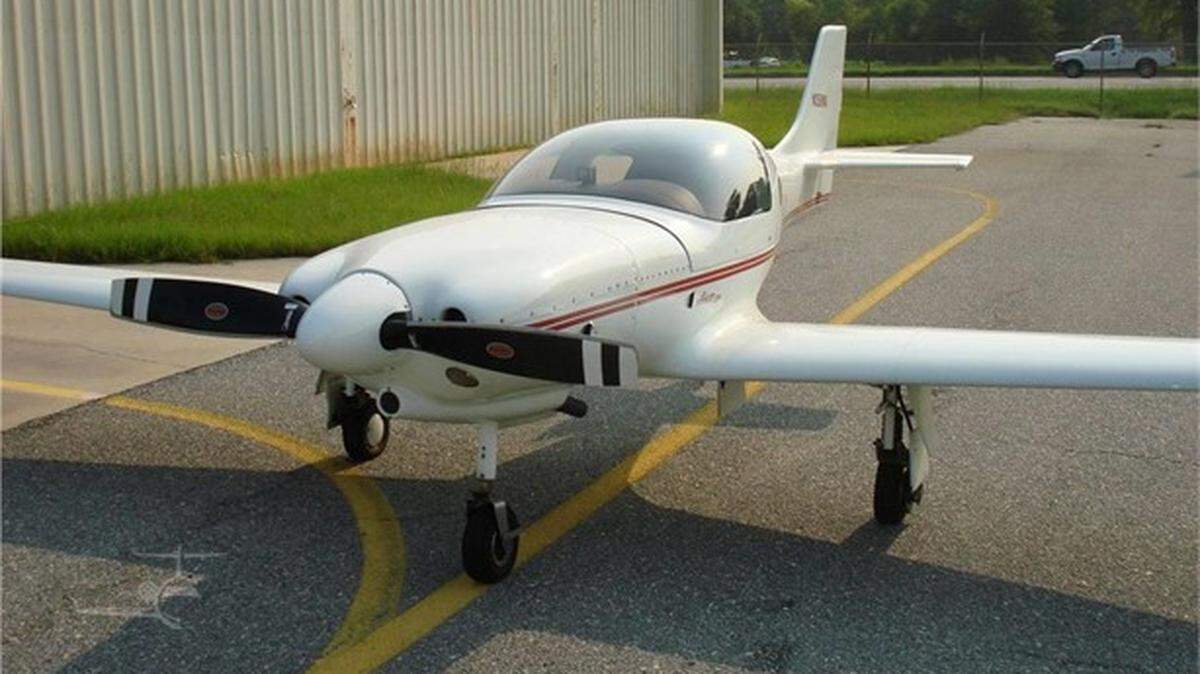 A small single-propeller has gone missing off the Boca Raton’s coast with its pilot aboard. The U.S. Coast Guard is searching for the plane and its passenger.