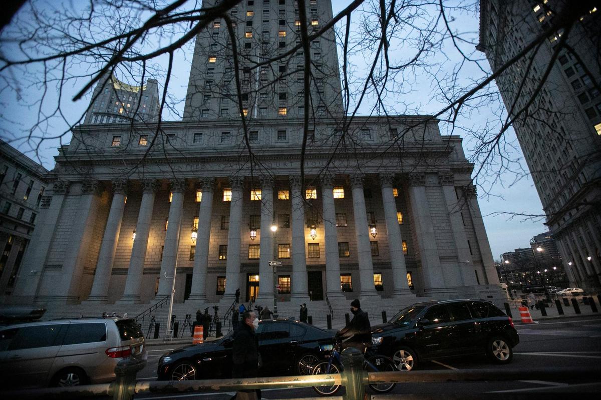Members of the media line the sidewalk outside of the Thurgood Marshall US Courthouse Tuesday evening, December 21, 2021, as day two of jury deliberations in the Ghislaine Maxwell trial came to a close for the evening. The jury will continue deliberating the case Wednesday morning.
