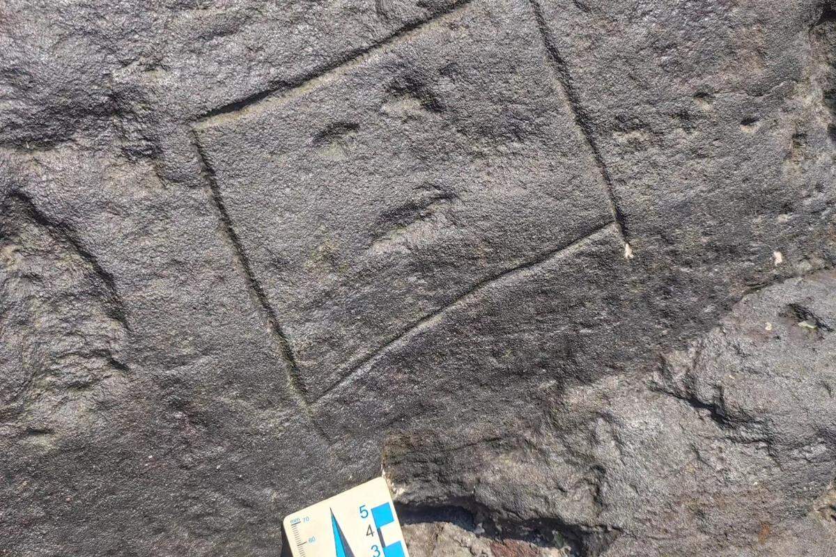 A rectangular face carving.