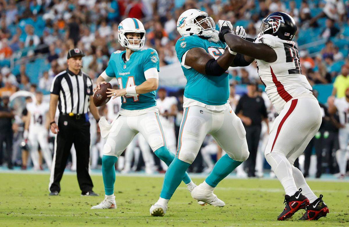 Miami Dolphins quarterback Mike White (14) sets up to pass in the second quarter. White, who played the entirety of the first half, finished the game 9 of 14 for 85 yards and one interception (51.2 rating).